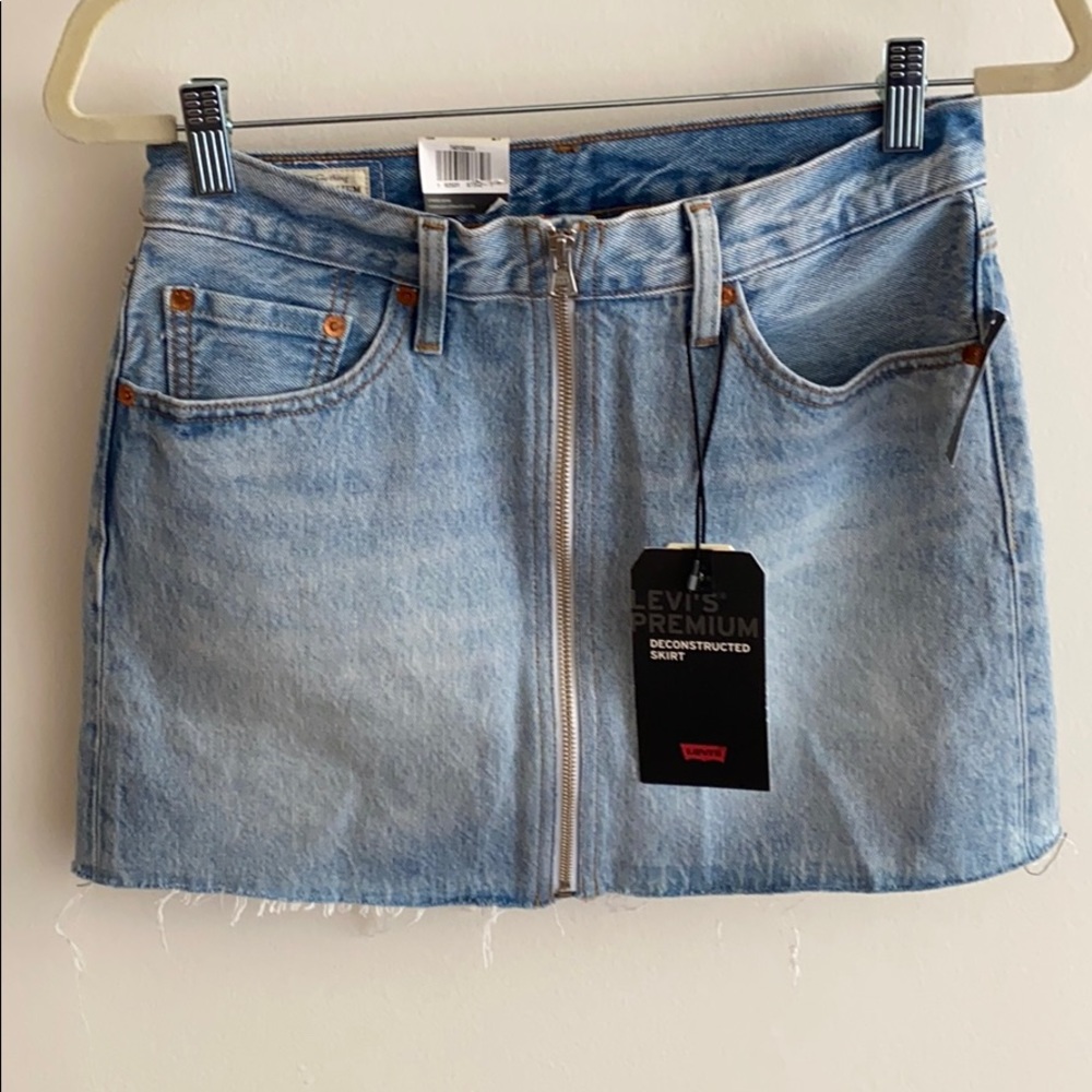 Levi’s Deconstructed Skirt Zipper Front